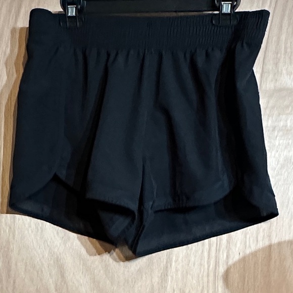 GAIAM Women's Black Athletic Shorts - Picture 1 of 3